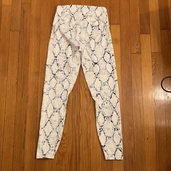 Varley EUC white/gray snakeskin print leggings Size Small - Picture 3 of 6